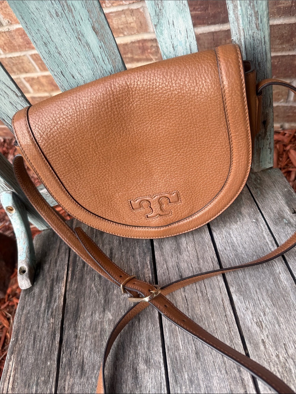 Tory Burch Serif T Leather Cognac Pebble Leather Crossbody Saddle Bag - Picture 3 of 14